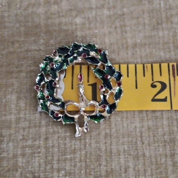 Gold Tone Candle Wreath Pin - Picture 1 of 6
